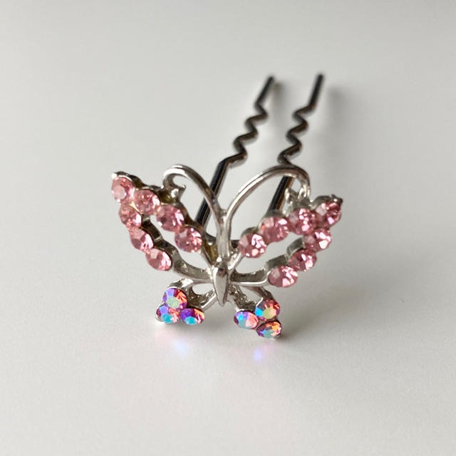Uピン　キラキラ　蝶々 ハンドメイドのアクセサリー(ヘアアクセサリー)の商品写真