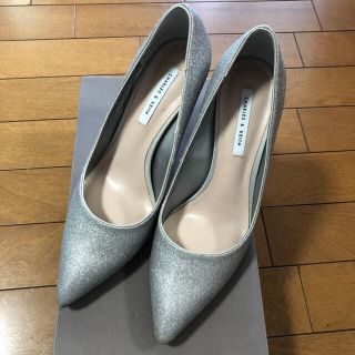 チャールズアンドキース(Charles and Keith)のチャールズ＆キース シルバー グリッターパンプス (ハイヒール/パンプス)