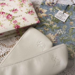 ローラアシュレイ(LAURA ASHLEY)の新品　ローラアシュレイ  メモ　ブックカバー　ペン　カード　ケース　イマン  (ペンケース/筆箱)