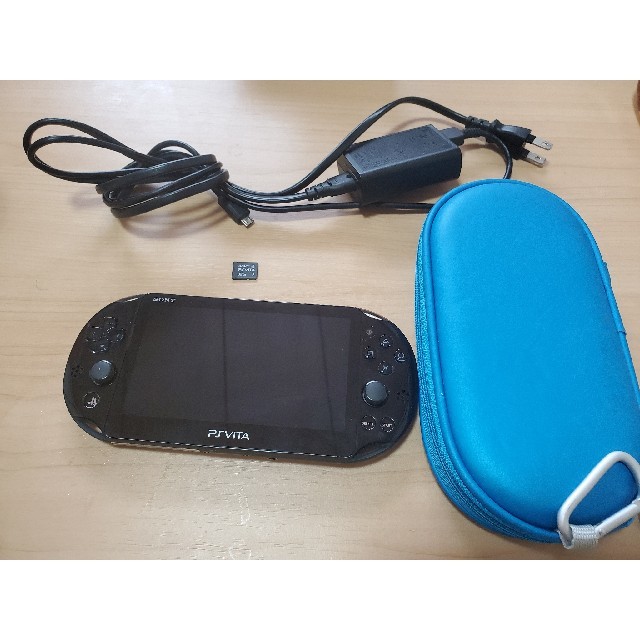 中古】PSVITA (本体・純正32GBメモリーカード・充電器・ケース)セット