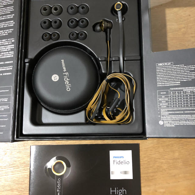 PHILIPS(フィリップス)の希少！PHILIPS Fidelio S2 BK イヤホン　値下 スマホ/家電/カメラのオーディオ機器(ヘッドフォン/イヤフォン)の商品写真