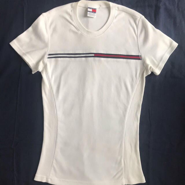 TOMMY HILFIGER(トミーヒルフィガー)の【２点セット】トミーヒルフィガー  レディース 白Tシャツ　カットソー　  レディースのトップス(Tシャツ(半袖/袖なし))の商品写真