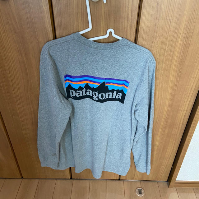 patagonia(パタゴニア)のパタゴニア P-6ロゴ ロンT グレー 国内正規品 メンズのトップス(Tシャツ/カットソー(七分/長袖))の商品写真
