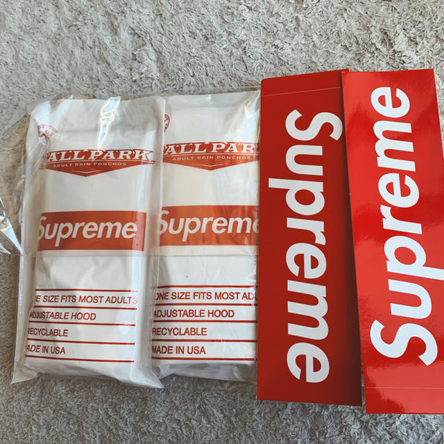 Supreme(シュプリーム)の20ss シュプリーム  ポンチョ　2個ステッカー付 メンズのジャケット/アウター(ポンチョ)の商品写真