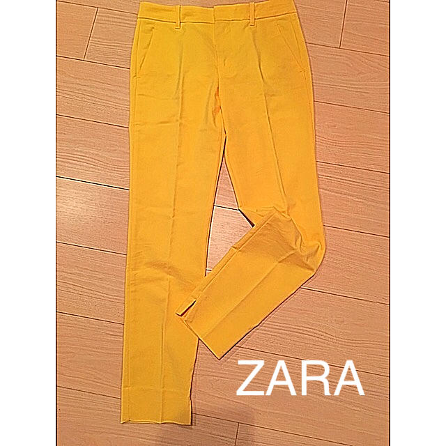 ZARA(ザラ)のZara カラー パンツ スリット  レディースのパンツ(カジュアルパンツ)の商品写真