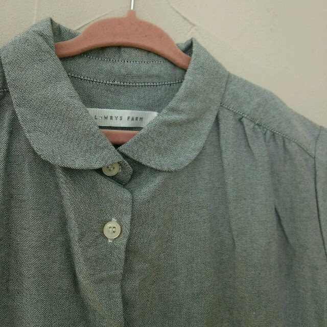 LOWRYS FARM(ローリーズファーム)の愛様専用 丸襟シャツ&チノパン レディースのトップス(シャツ/ブラウス(半袖/袖なし))の商品写真