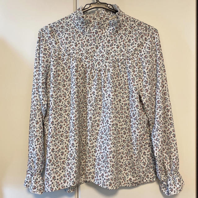 ZARA(ザラ)の【sale】小花柄 フリル トップス ブラウス 韓国ファッション レディースのトップス(シャツ/ブラウス(長袖/七分))の商品写真