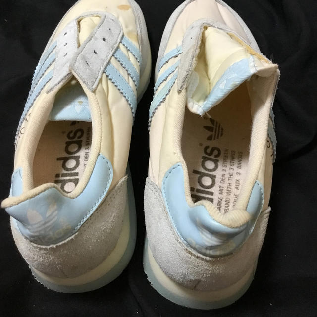 adidas(アディダス)のadidasスニーカー キッズ/ベビー/マタニティのキッズ靴/シューズ(15cm~)(スニーカー)の商品写真