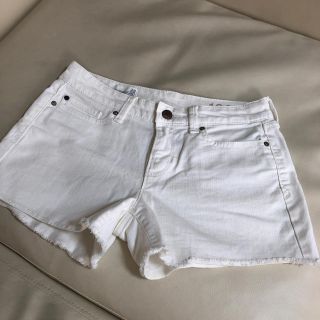 ギャップ(GAP)のGAP ギャップ　ショートパンツ　白　サイズ23(ショートパンツ)