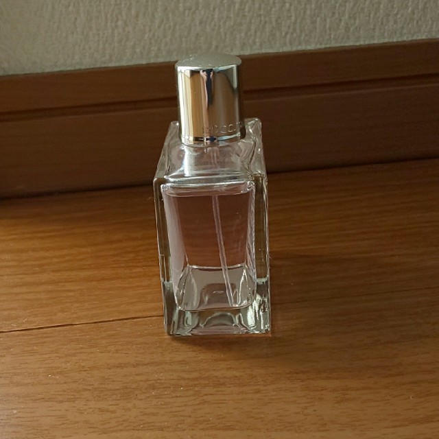 L'OCCITANE(ロクシタン)のリボンアルル ヘアミスト(洗い流さないヘアトリートメント) 50ml コスメ/美容のヘアケア/スタイリング(ヘアウォーター/ヘアミスト)の商品写真