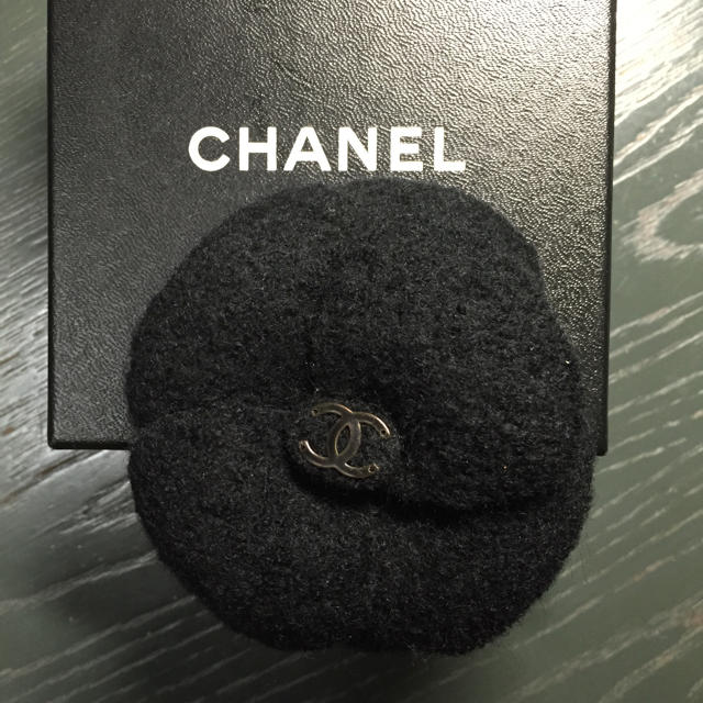 CHANEL(シャネル)のCHANELカメリアコサージュ レディースのアクセサリー(ブローチ/コサージュ)の商品写真