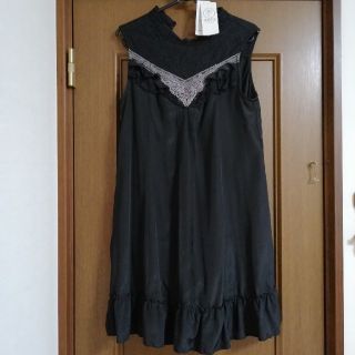 アクシーズファム(axes femme)の新品タグ付アクシーズファム　黒プチスタンド衿チュニック　ノースリーブワンピース(ひざ丈ワンピース)