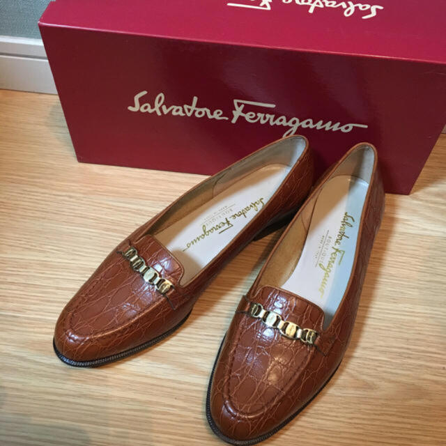 Salvatore Ferragamo(サルヴァトーレフェラガモ)のフェラガモ 美品 ローファー レディースの靴/シューズ(ローファー/革靴)の商品写真
