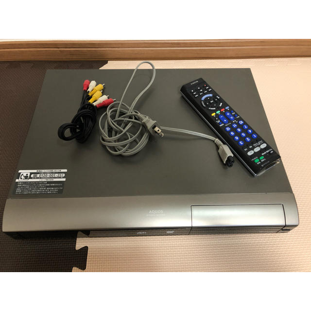 SHARP(シャープ)のAQUOSハイビジョンレコーダー DV-AC82 スマホ/家電/カメラのテレビ/映像機器(DVDレコーダー)の商品写真