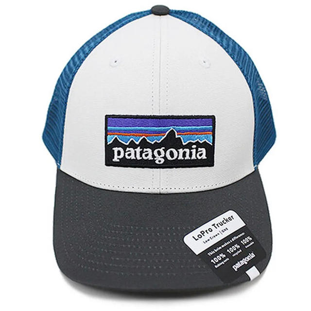 patagonia(パタゴニア)のパタゴニア P6ロゴ ロゴリッジ LOPROメッシュキャップ WHITE メンズの帽子(キャップ)の商品写真