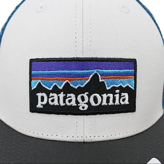 patagonia(パタゴニア)のパタゴニア P6ロゴ ロゴリッジ LOPROメッシュキャップ WHITE メンズの帽子(キャップ)の商品写真