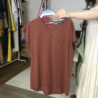 胸ポケットＶネックTシャツ ブラウン(Tシャツ(半袖/袖なし))