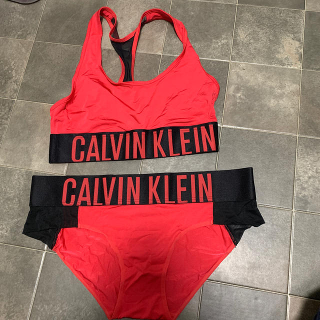 Calvin Klein(カルバンクライン)のCALVIN KLEIN ブラショーツ値下げしました レディースの下着/アンダーウェア(ブラ&ショーツセット)の商品写真