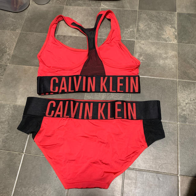 Calvin Klein(カルバンクライン)のCALVIN KLEIN ブラショーツ値下げしました レディースの下着/アンダーウェア(ブラ&ショーツセット)の商品写真