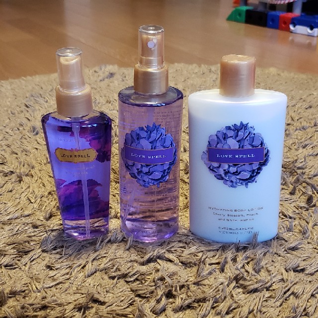 Victoria's Secret(ヴィクトリアズシークレット)の【ゆうか様専用】【新品】ヴィクトリアシークレット ラブスペル  セット コスメ/美容のボディケア(ボディクリーム)の商品写真