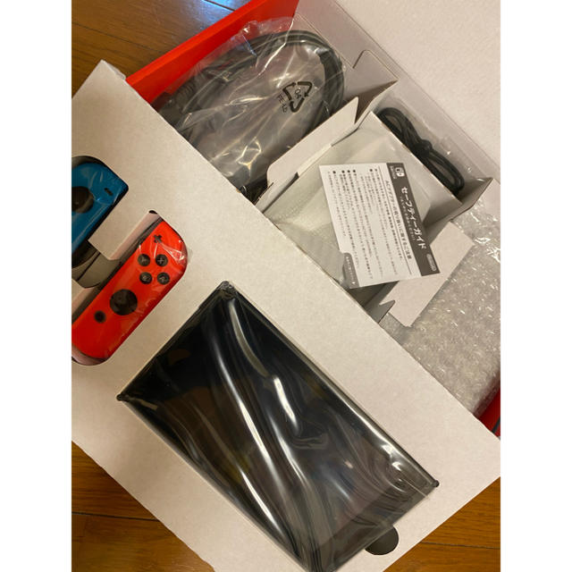 Nintendo Switch 新型　あつまれどうぶつの森 エンタメ/ホビーのゲームソフト/ゲーム機本体(家庭用ゲーム機本体)の商品写真