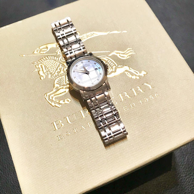 BURBERRY(バーバリー)の美品✨バーバリー ダイヤ💎時計 レディースのファッション小物(腕時計)の商品写真