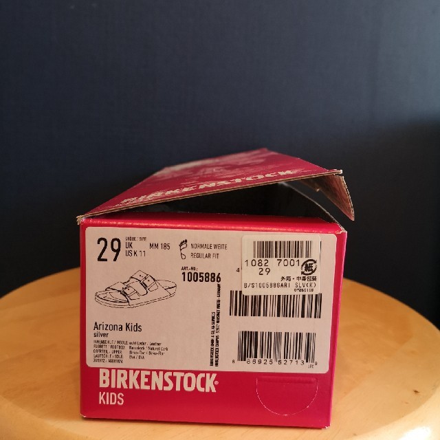 BIRKENSTOCK(ビルケンシュトック)のビルケンシュトック　アリゾナ　キッズ29　シルバー新品 キッズ/ベビー/マタニティのキッズ靴/シューズ(15cm~)(サンダル)の商品写真