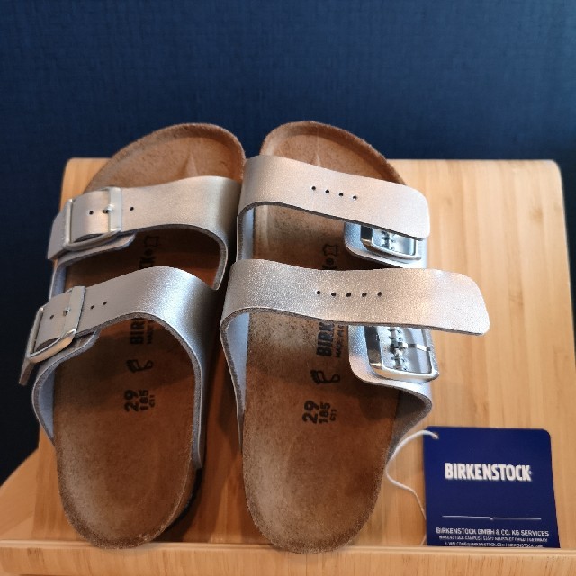 BIRKENSTOCK(ビルケンシュトック)のビルケンシュトック　アリゾナ　キッズ29　シルバー新品 キッズ/ベビー/マタニティのキッズ靴/シューズ(15cm~)(サンダル)の商品写真