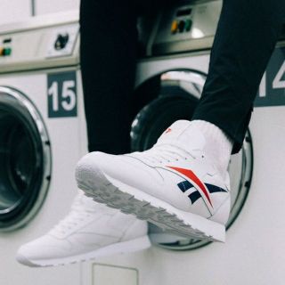 リーボック(Reebok)の定11000円名作デザイン!リーボック.クラシック新品本革レザースニーカー(スニーカー)