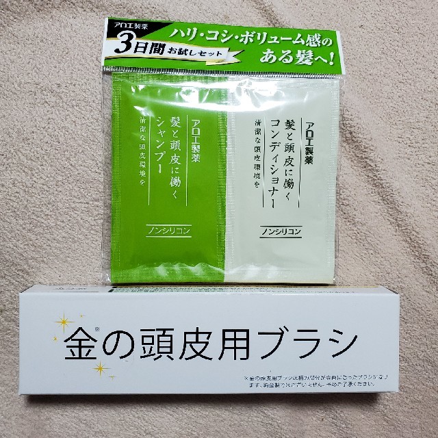 小林製薬(コバヤシセイヤク)の金の頭皮用ブラシ、スカルプシャンプー コスメ/美容のヘアケア/スタイリング(スカルプケア)の商品写真