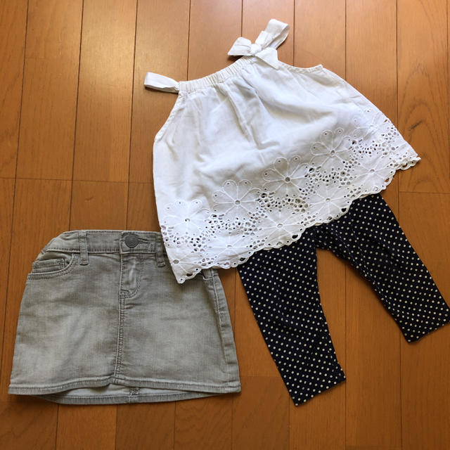 babyGAP(ベビーギャップ)のGAP 3点セット！人気のトップス　レギンス、スカート　80 キッズ/ベビー/マタニティのベビー服(~85cm)(シャツ/カットソー)の商品写真