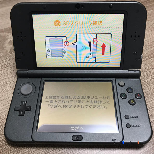 任天堂3DSLL new 　傷なし美品　ソフトおまけ 1