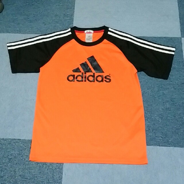 adidas(アディダス)のTシャツ　160 キッズ/ベビー/マタニティのキッズ服男の子用(90cm~)(Tシャツ/カットソー)の商品写真