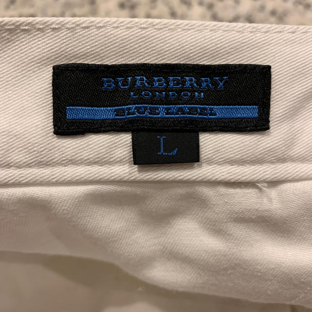 BURBERRY BLUE LABEL(バーバリーブルーレーベル)のBurberry Blue Labelバーバリーブルーレーベルの白ショートパンツ メンズのパンツ(ショートパンツ)の商品写真