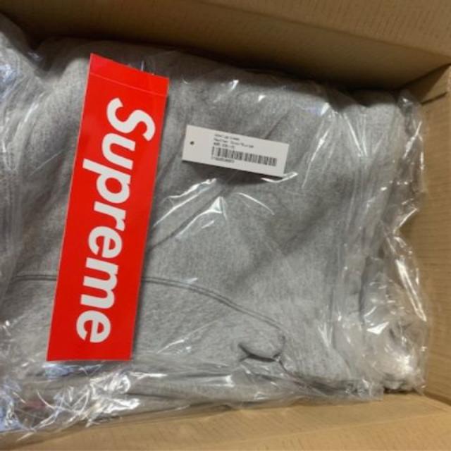 Supreme(シュプリーム)のXL Supreme Cutout Logo Crewneck  メンズのトップス(スウェット)の商品写真