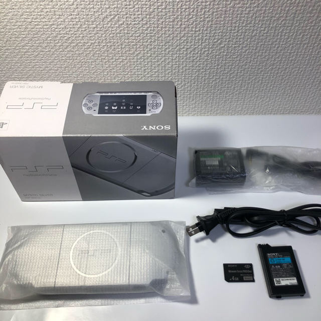 ★極美品‼︎ ほぼ傷なし！PSP-3000 MISTIC SILVAR 送料込