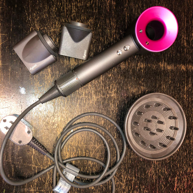 超人気新作 Dyson ダイソン ヘアー ドライヤー 美品 hd01 HD01 ドライヤー