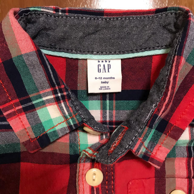 babyGAP(ベビーギャップ)のbaby GAP 半袖シャツロンパース　赤　70 キッズ/ベビー/マタニティのベビー服(~85cm)(ロンパース)の商品写真