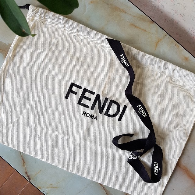 FENDI(フェンディ)のおまけリボン付き FENDY フェンディ 保存袋 38×27cm レディースのバッグ(ショップ袋)の商品写真