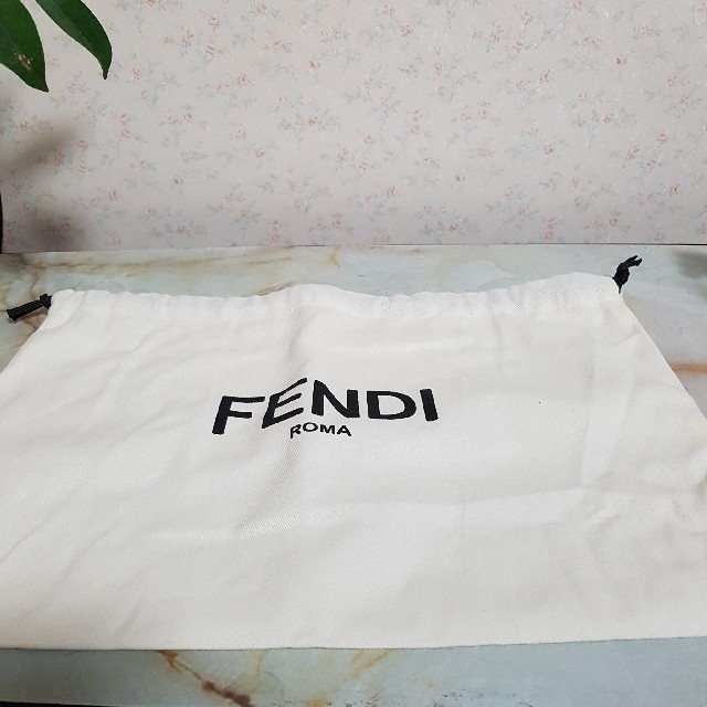 FENDI(フェンディ)のおまけリボン付き FENDY フェンディ 保存袋 38×27cm レディースのバッグ(ショップ袋)の商品写真