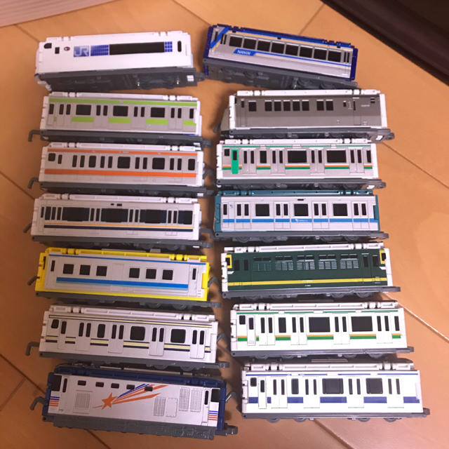 BANDAI(バンダイ)のUSED BANDAI 変身ブーブ　電車　14個セット キッズ/ベビー/マタニティのおもちゃ(電車のおもちゃ/車)の商品写真