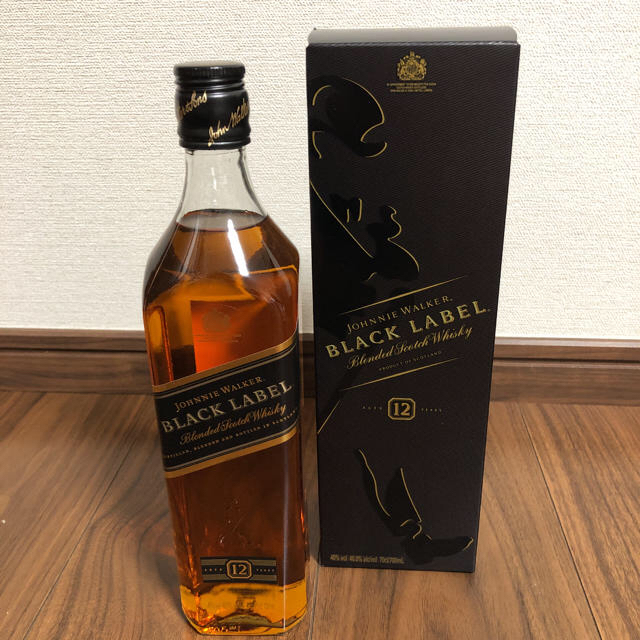 ウイスキー　JOHNNIE WALKER とCHIVAS REGAL 食品/飲料/酒の酒(ウイスキー)の商品写真