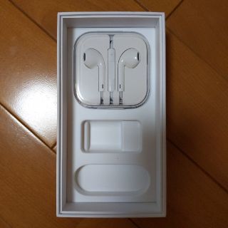 アイフォーン(iPhone)のiPhone　純正　イヤホン(ヘッドフォン/イヤフォン)