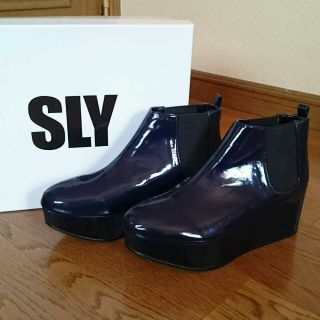 スライ(SLY)のSLY☆サイドゴアエナメルブーティ(ブーティ)