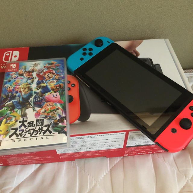 Nintendo Switch と大乱闘スマッシュブラザーズのカセット