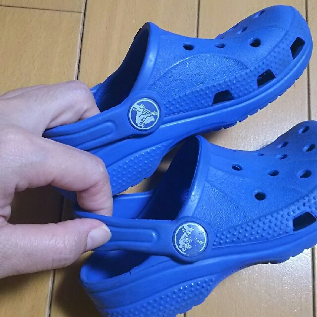 crocs(クロックス)の子供サンダル crocs クロックス 16㎝程度 ブルー  キッズ/ベビー/マタニティのキッズ靴/シューズ(15cm~)(サンダル)の商品写真