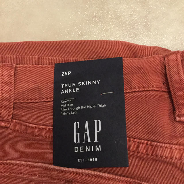 GAP(ギャップ)のGap新品true skinny ankle25 レディースのパンツ(スキニーパンツ)の商品写真