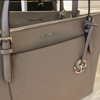 マイケルコース(Michael Kors)の人気！！売り切れ中マイケルコース　バッグ(ハンドバッグ)