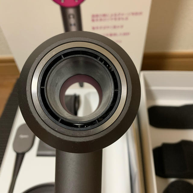 Dyson(ダイソン)の紅葉様専用　【中古稼働品】ダイソンドライヤー　dyson HD01 IIF スマホ/家電/カメラの美容/健康(ドライヤー)の商品写真