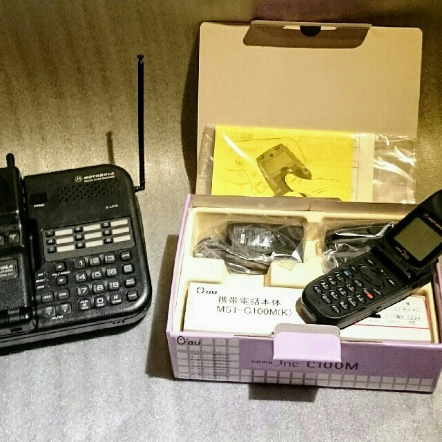 激安大特価!】 au モトローラC100M 実物 外箱と説明書は傷み有り